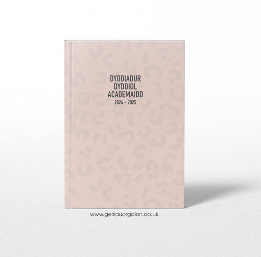 A4 Dyddiadur Dyddiol Academaidd Clawr Caled 2025 – 2026 (Llewpart Pinc)
