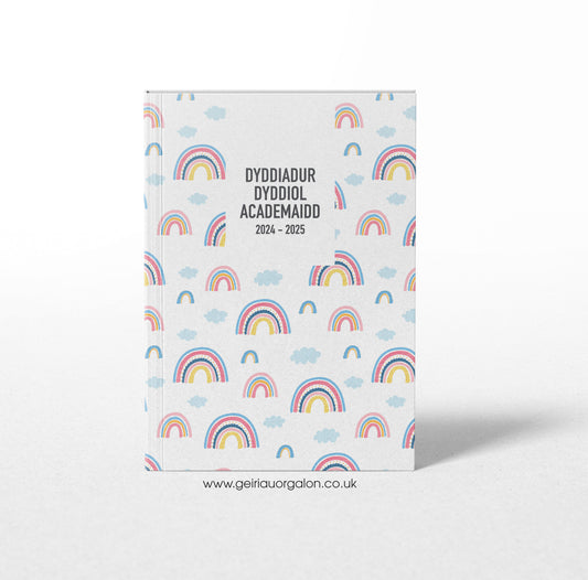 A4 Dyddiadur Dyddiol Academaidd Clawr Caled 2025 – 2026 (Enfys a Cymylau)